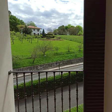 Duplex ALMIKE-ETXEA wifi y garaje privado Apartamento